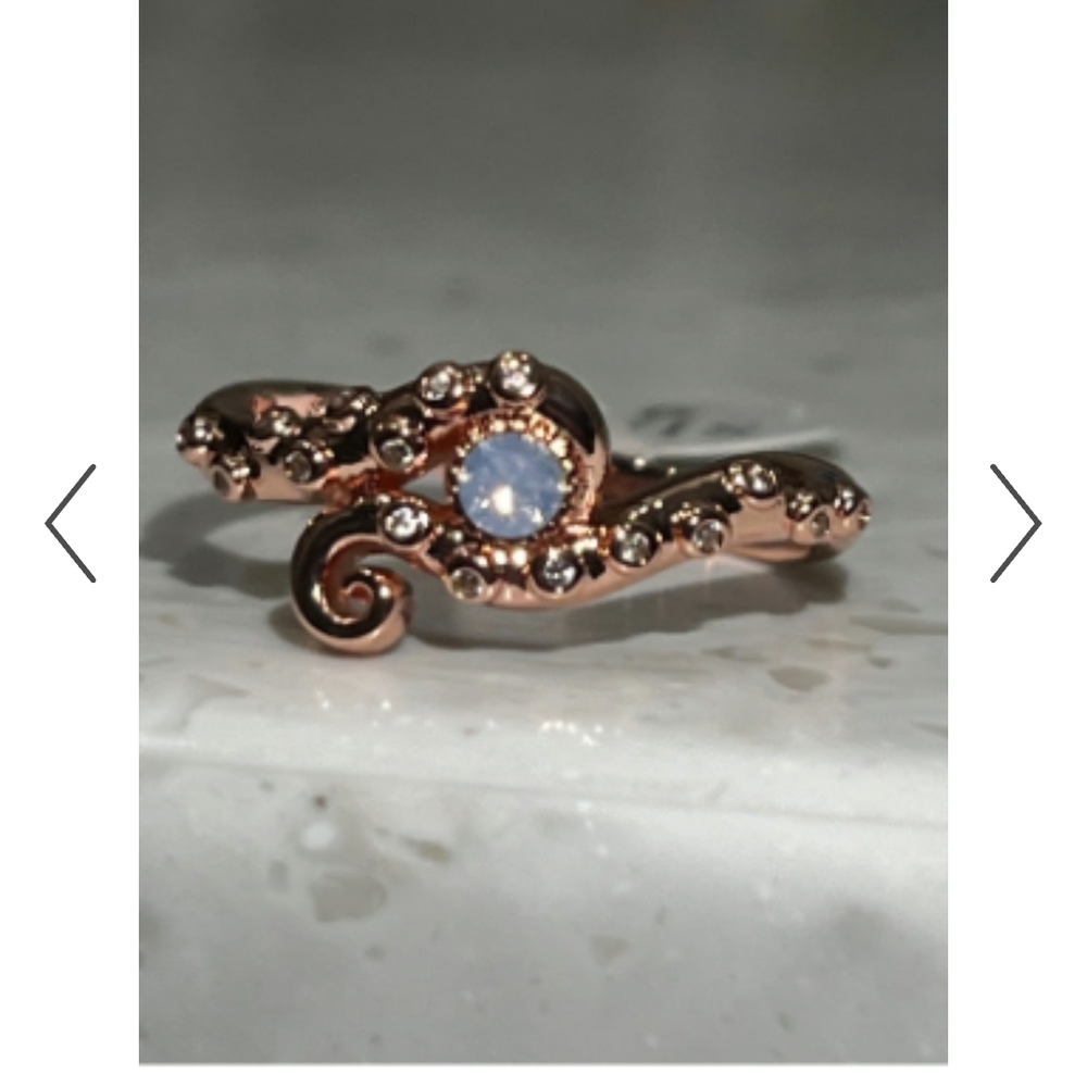 Elegant Rose Gold Swirl Ring with Crystal Accents